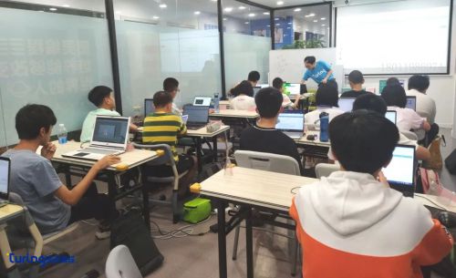 c 奪冠,python c java緊隨其后 tiobe 2022 年度編程語言排行